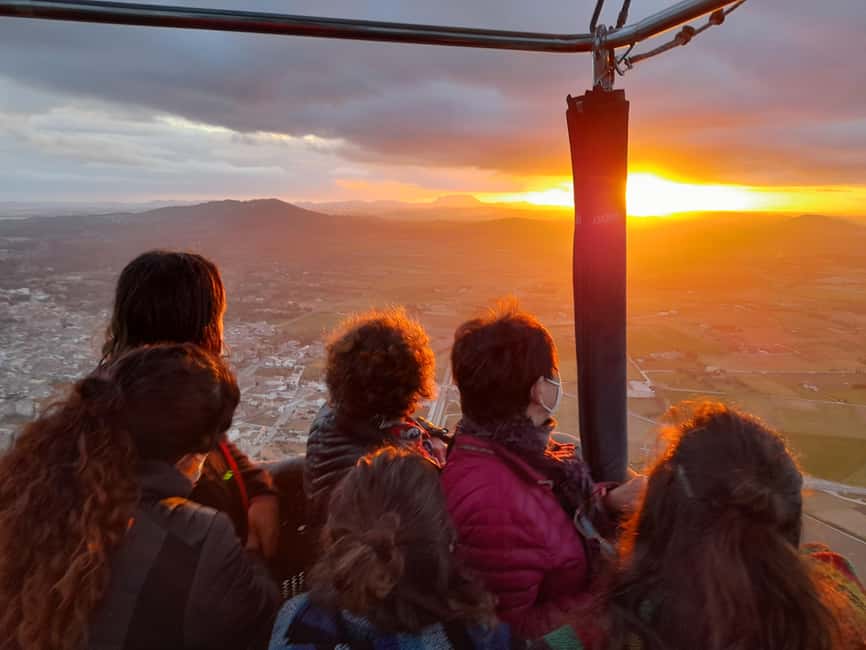 Mallorca: Sunset Balloon ride - Languages and small-group feel