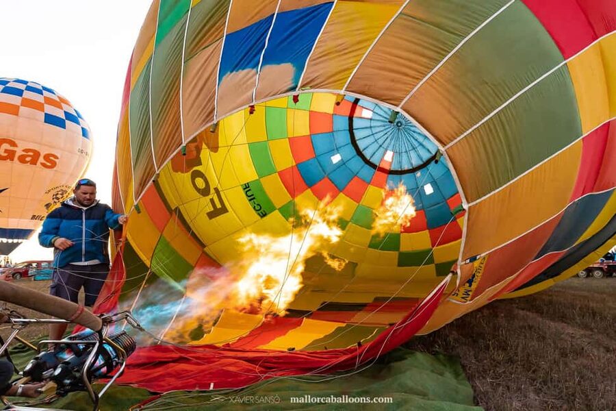 Mallorca: Sunset Balloon ride - The team and your pre-flight briefing