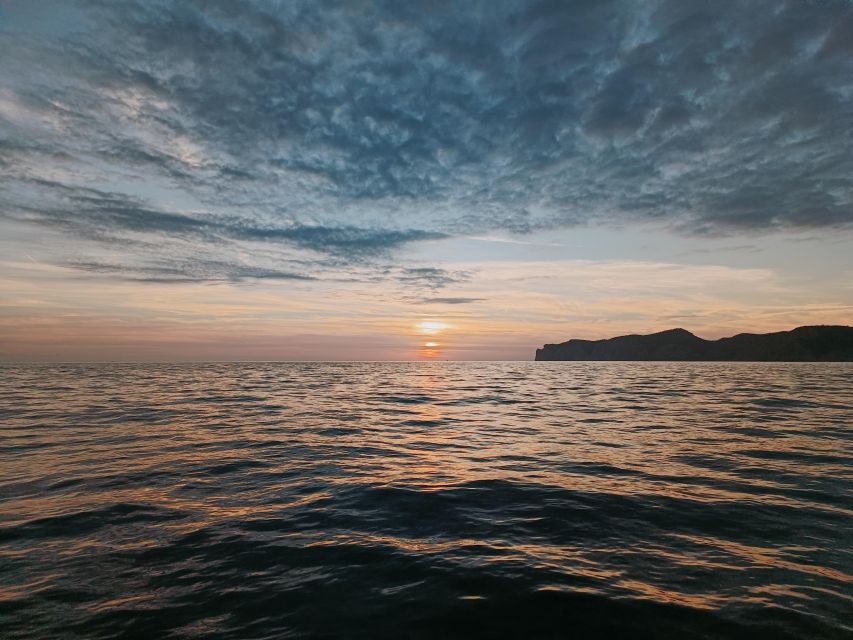 Mallorca: Sunset Eco charter experience - What to bring and how to plan your evening around it