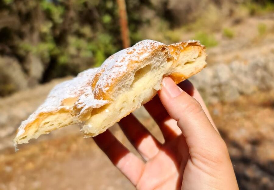 Mallorca: Tramuntana Mountains Tour with Local Guide & Lunch - Sóller turns food into a storyline, not just a meal