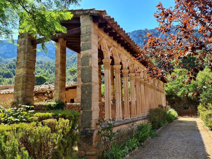 Mallorca: Tramuntana Mountains Tour with Local Guide & Lunch - Self-drive with portable radios: a clever way to keep control