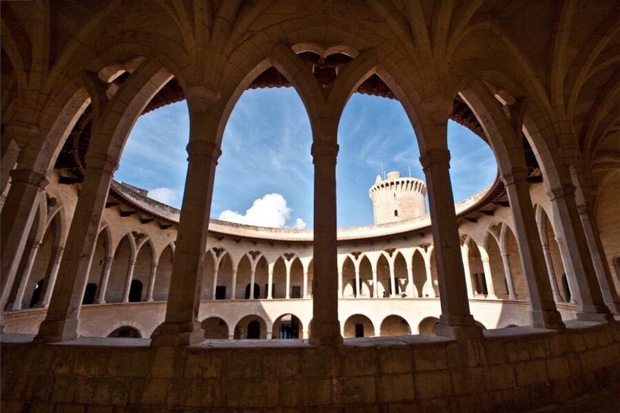 Mallorca: Transfer to Palma self-guided Tour - Panoramic Palma Highlights You See Before You Even Step Off the Coach