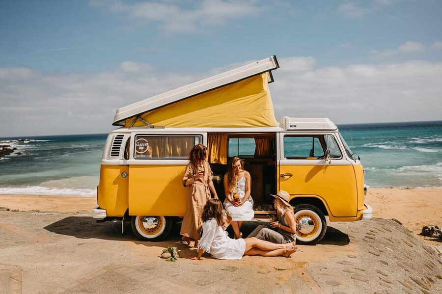 Mallorca: Vintage Sunset tour by the sea with a picnic - Vintage vehicle ride: restored classics and a driver who handles the route