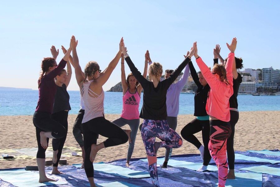 Mallorca: Yoga and Brunch on Palmanova Beach - 90 minutes of Hatha-Vinyasa yoga on the sand