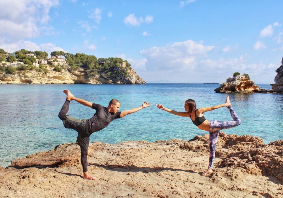 Mallorca: Yoga and Brunch on Palmanova Beach - Practical tips to make your beach yoga feel easier