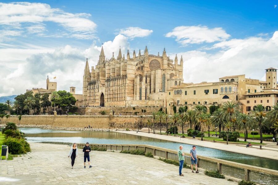Palma: Cathedral of Mallorca Skip-the-Line Entry Ticket - Why La Seu Cathedral in Palma is worth your limited time