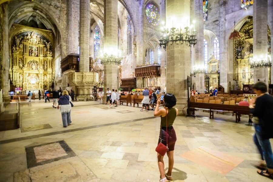 Palma: Cathedral of Mallorca Skip-the-Line Entry Ticket - Gaudí in Palma Cathedral: the early 20th-century “why does this look different?” moment