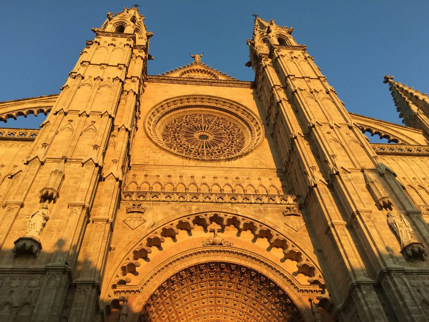 Palma: Culinary Tapas Tour of the Old Town - Es Baluard Fortress and the Passeig del Born, Built for Looking Up