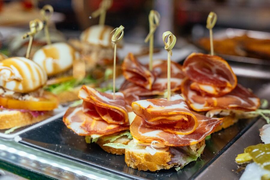 Palma de Mallorca: 10 Tastings Private Food Tour - Meeting at Hotel Hostal Cuba and Getting Oriented Fast