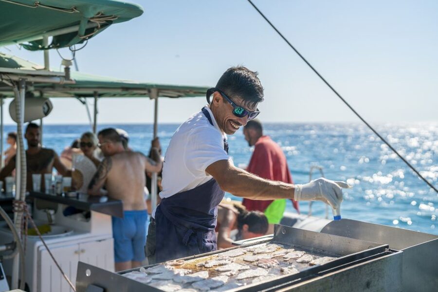 Palma de Mallorca: 5-Hour Catamaran Cruise with Lunch & Swim - How swimming time is planned between stops