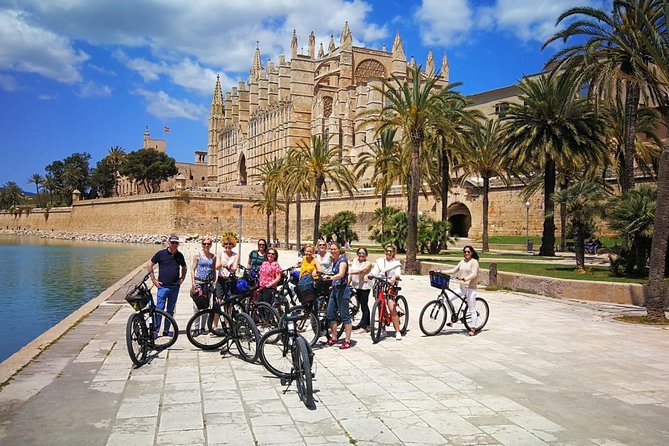 Palma de Mallorca Bike Tour - Parc de la Mar: greenery and breathing room near the water