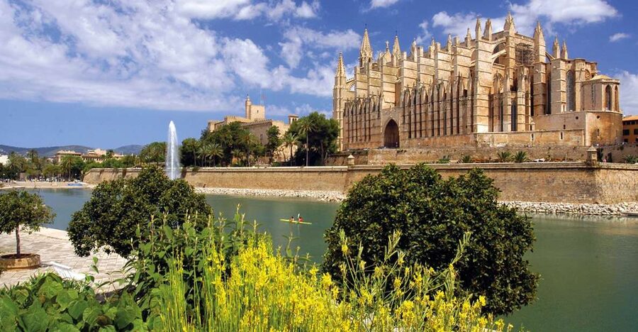 Palma de Mallorca: City Walking Tour with The Cathedral - The Cathedral Is the Main Event, and It Dominates for a Reason