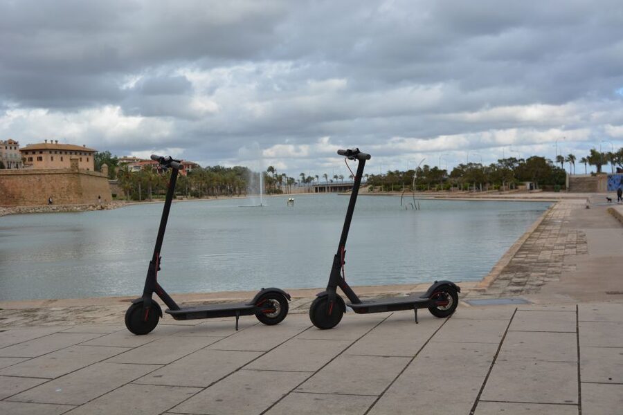 Palma de Mallorca: E-Scooter Rental - Riding the promenade bike lane: where the day feels scenic