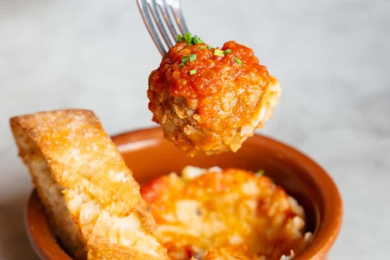 Palma de Mallorca: Gourmet Tapas and Wine Tour - Casa s’Oli (formerly Bar s’Oli 13): a quick stroll, then your second tasting