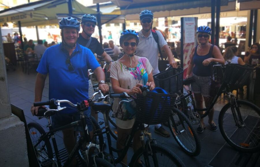 Palma de Mallorca: Guided Bicycle Tour with Tapas & a Drink - Riding Palma’s seafront to La Seu, with real photo-stop momentum