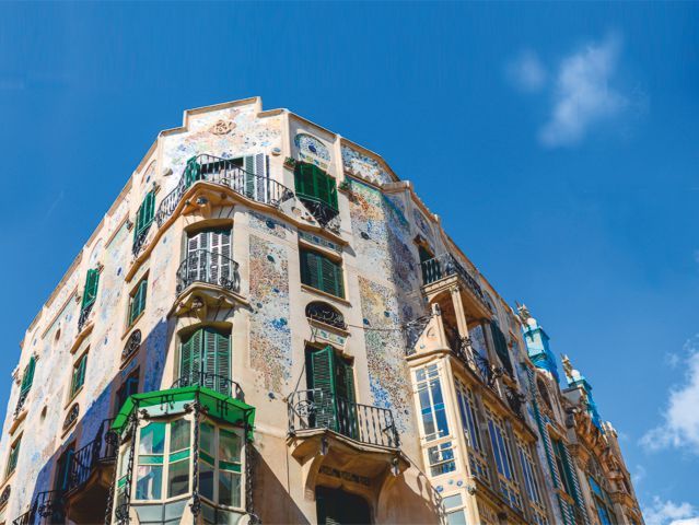 Palma de Mallorca: Guided Tour of the Old Town - Es Baluard and Plaça Cort: Culture and Civic Life in One Route