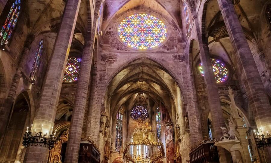 Palma de Mallorca: Old Town and Cathedral Tour - Entering Palma Cathedral: what your guide will focus on