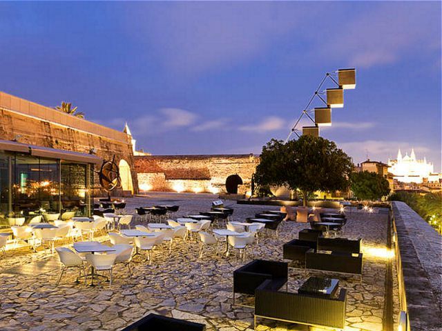 Palma de Mallorca: Old Town Atmospheric Evening Tour - Meeting Point, Timing, and How the Walk Feels