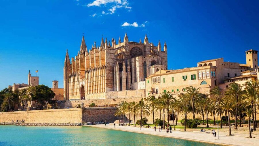 Palma de Mallorca: Old Town Guided Tour & Cathedral Visit - Price and what you really get for $67