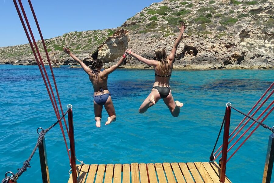 Palma de Mallorca: Palma Bay Boat Tour with Snorkeling - The swim and snorkel anchor stop: how the water time really works