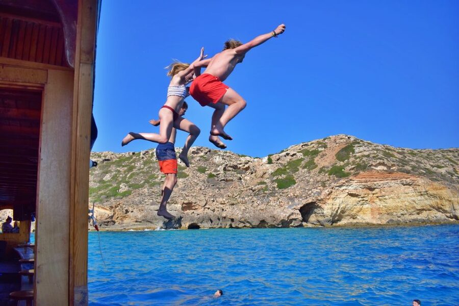 Palma de Mallorca: Palma Bay Boat Tour with Snorkeling - Who should book this Palma Bay boat tour