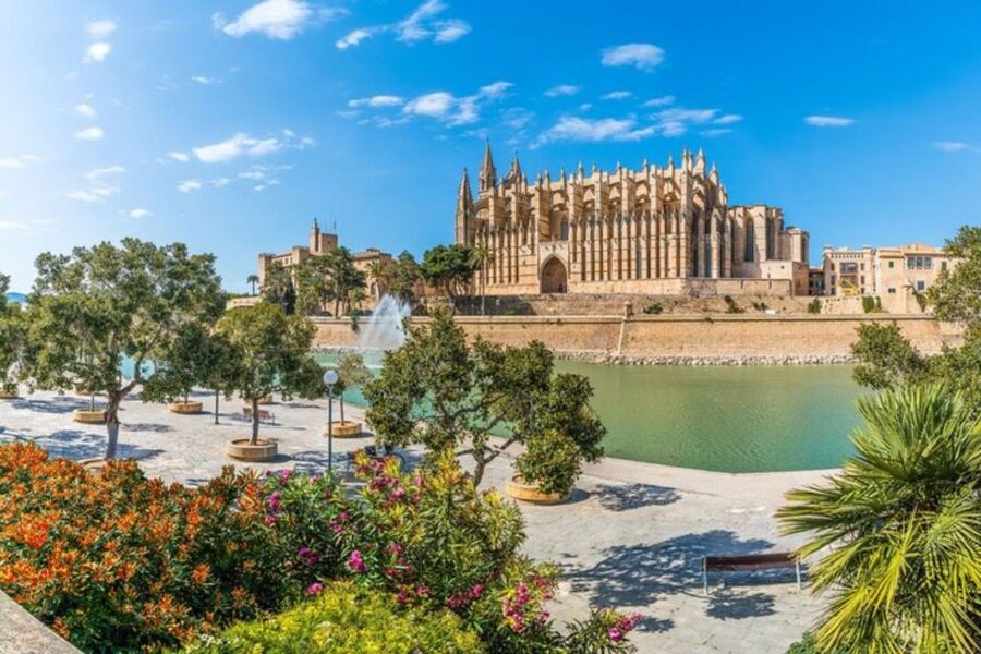 Palma de Mallorca: Private custom tour with a local guide - Palma on foot with a local guide, not a rigid script