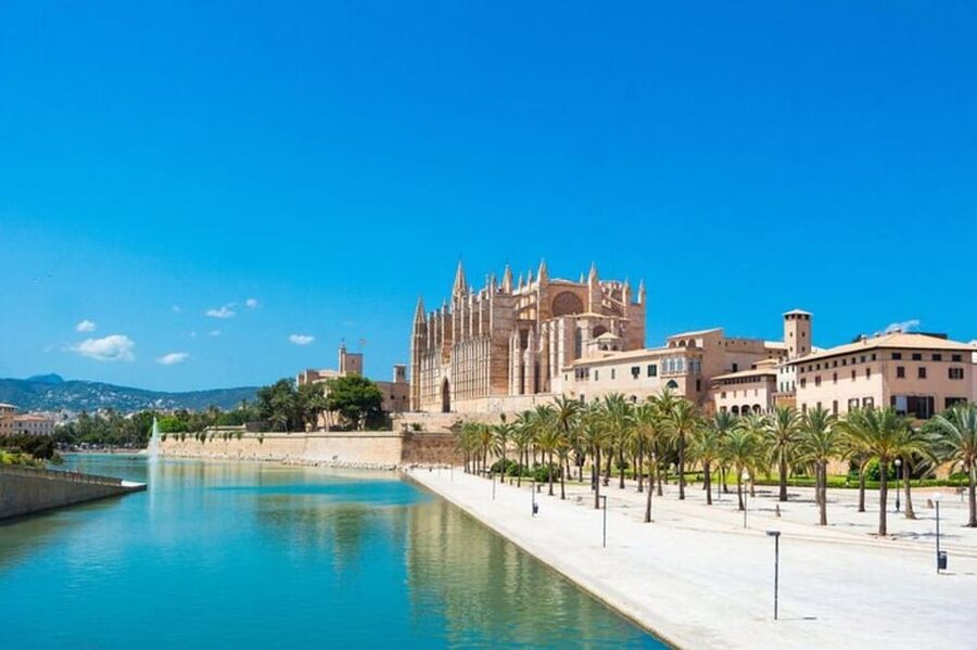 Palma de Mallorca: Private Custom Tour with a Local Guide - Value check: what $53 per person buys in a private tour format