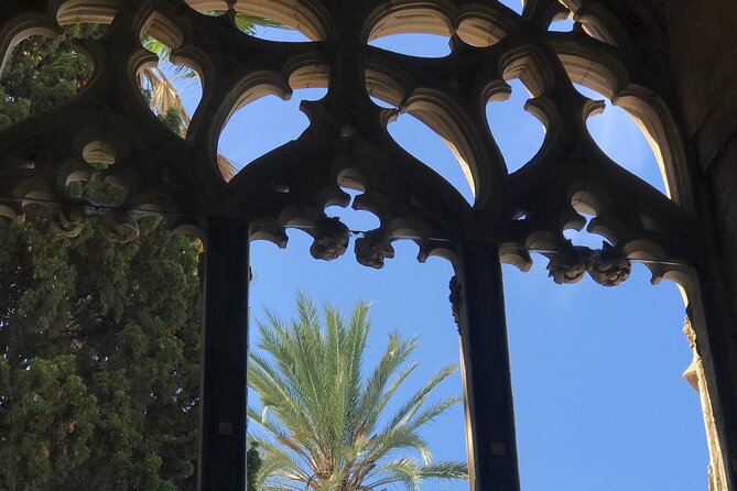 Palma de Mallorca: PRIVATE Local Food And Cathedral Experience - Inside the Cathedral of Santa Maria of Palma, Catalan Gothic to the details
