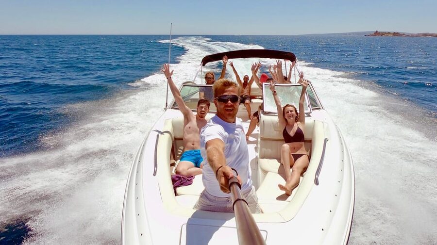 Palma de Mallorca: Private Yacht Trip with Drinks - Drinks onboard and the no-spirits rule