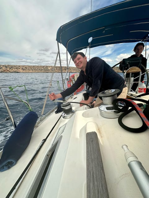 Palma de Mallorca: Sailing Boat Trip with Skipper & Tapas - Bay of Palma sailing with aperitif and local snacks