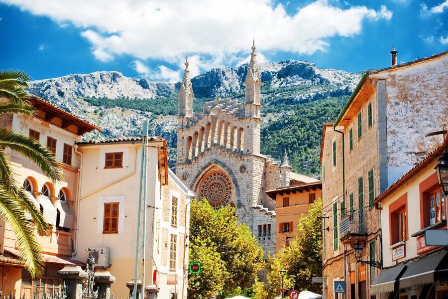 Palma de Mallorca: Self-Guided Audio Tour - Your route in plain language: Plaça d’Espanya to Bellver Castle