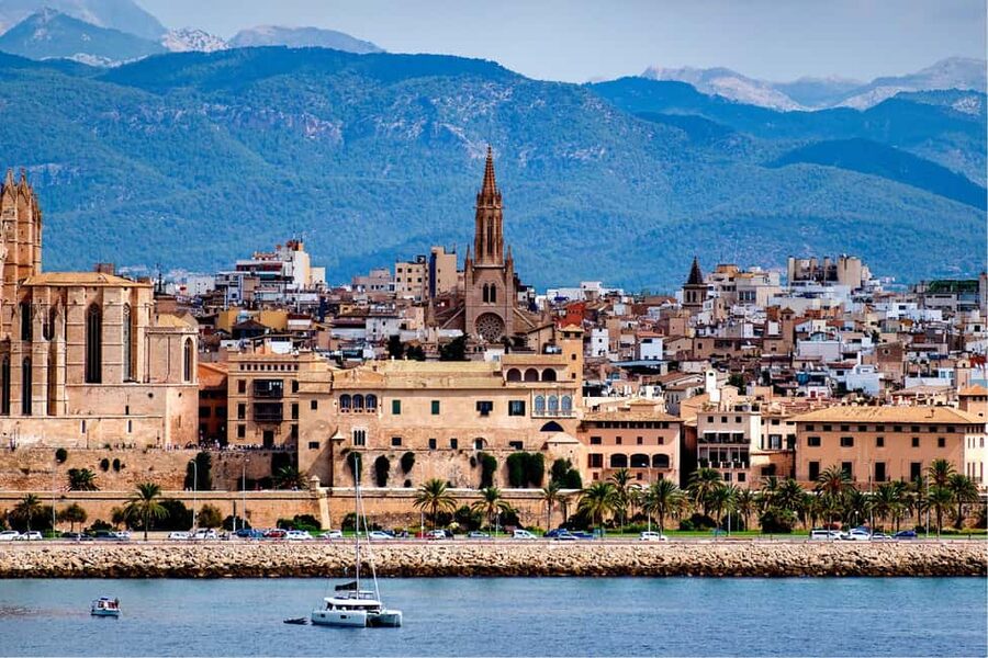 Palma de Mallorca: Small-Group Tour & Fast-Track Cathedral - Finding Your Way in Palma: CaixaForum Palma to Plaça Major