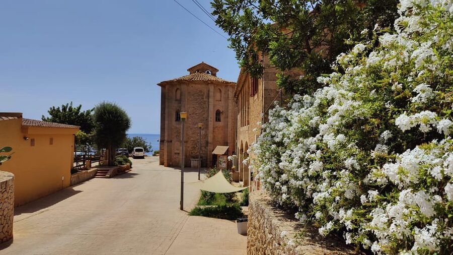 Palma de Mallorca: SmallGroup Tour by Locals in Hidden Coves - The mirador interlude: Rafael viewpoint for quick, big payoff