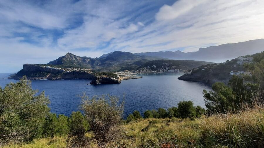 PALMA DE MALLORCA & SOLLER MIT BAHN & STADTFÜHRUNG ab Palma - Port de Sóller with the Red Lightning tram: harbor time and seaside favorites