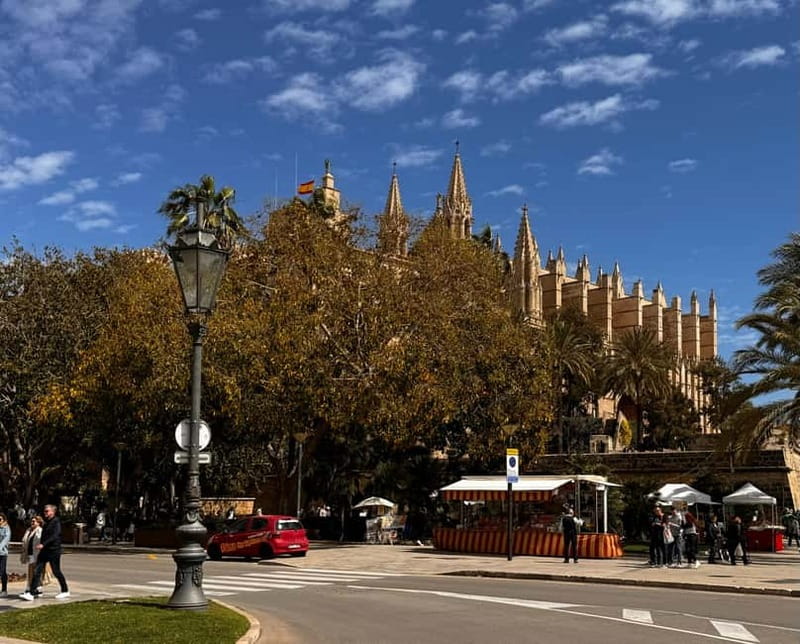 Palma Old Town Insider Tour with visit of the Cathedral - Gothic cathedral time, with Gaudi context at La Seu