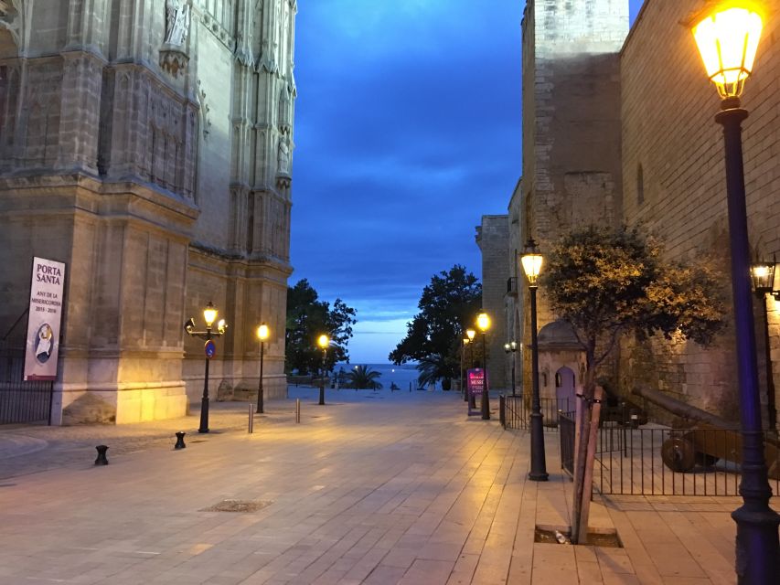 Palma Old Town Sunset Tour and Food Tastings - Parque de la Mar and the walk into Palma’s nighttime rhythm