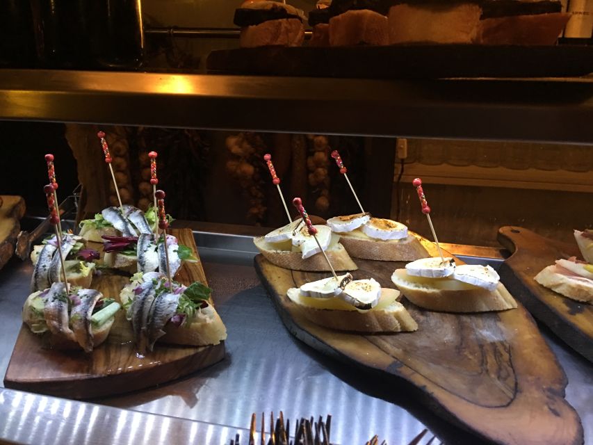 Palma Old Town Sunset Tour and Food Tastings - Palma Cathedral and La Almudaina, explained in the order you’ll see them