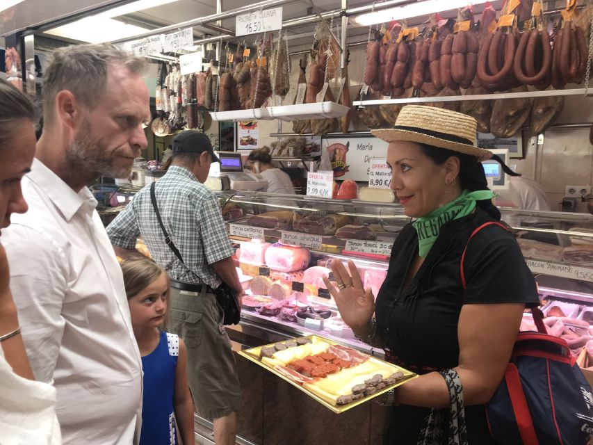 Palma: Walking Tour with Mediterranean Delicacies - Parc de la Mar: the starting point for centuries of change