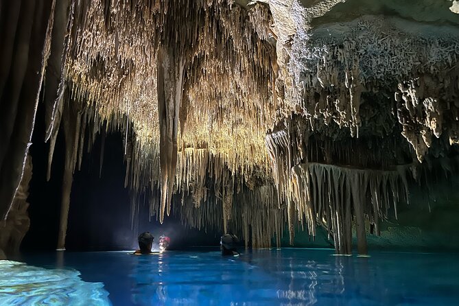PREMIUM TOUR : Enjoy aquatic caves with caving guides - Inside the cave: Jurassic rooms, crystal lakes, and strict etiquette