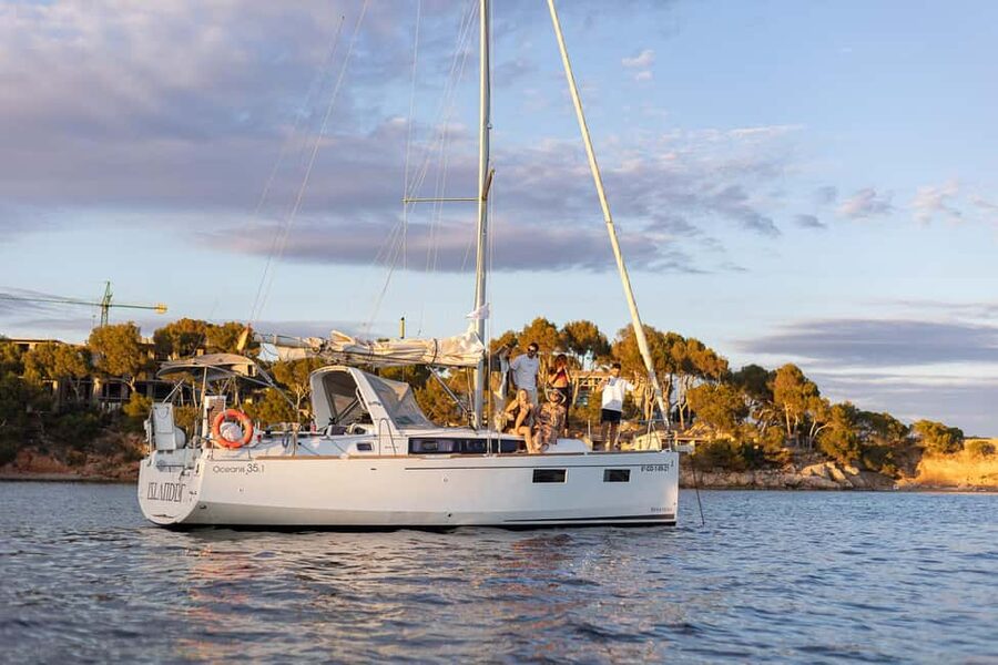 Private and exclusive sailing in the Bay of Palma and surrounding area - The itinerary at a glance: cruise out, Bay of Palma time, then back to Club de Mar