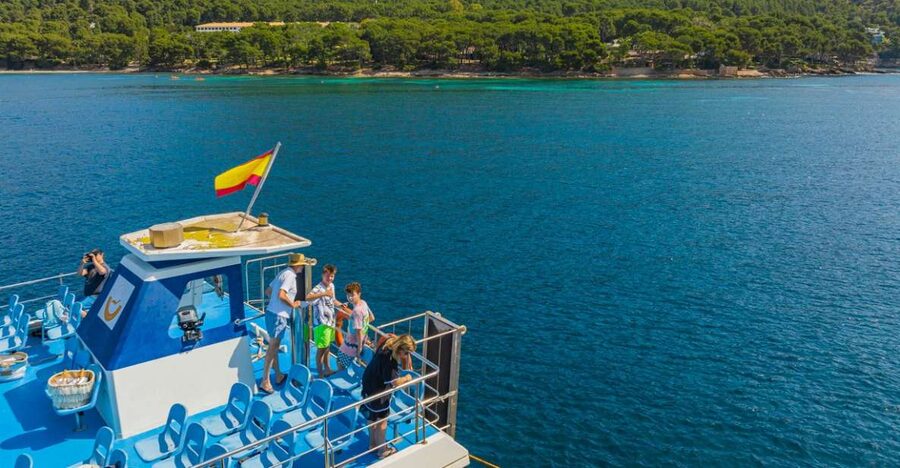 Puerto Pollença: Ferry to Formentor Beach - Onboard Lanchas la gaviota catamaran: comfort and the way it’s run