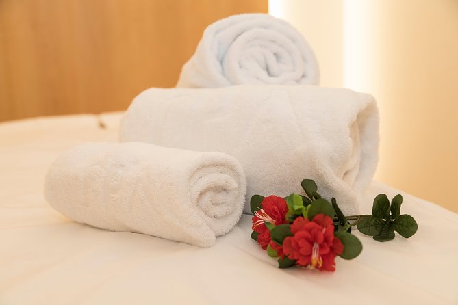 Romantic couple massage + SPA entry and private jacuzzi with cava - SPA entrance included: indoor pool, hydromassage, sauna, and steam
