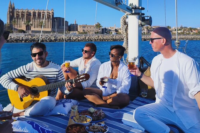 Sailing Flavors, Gastronomy and Relaxation at Sea - Food and Drinks: Premium BBQ, Chef and Waiter Service, and the Cocktail Moment
