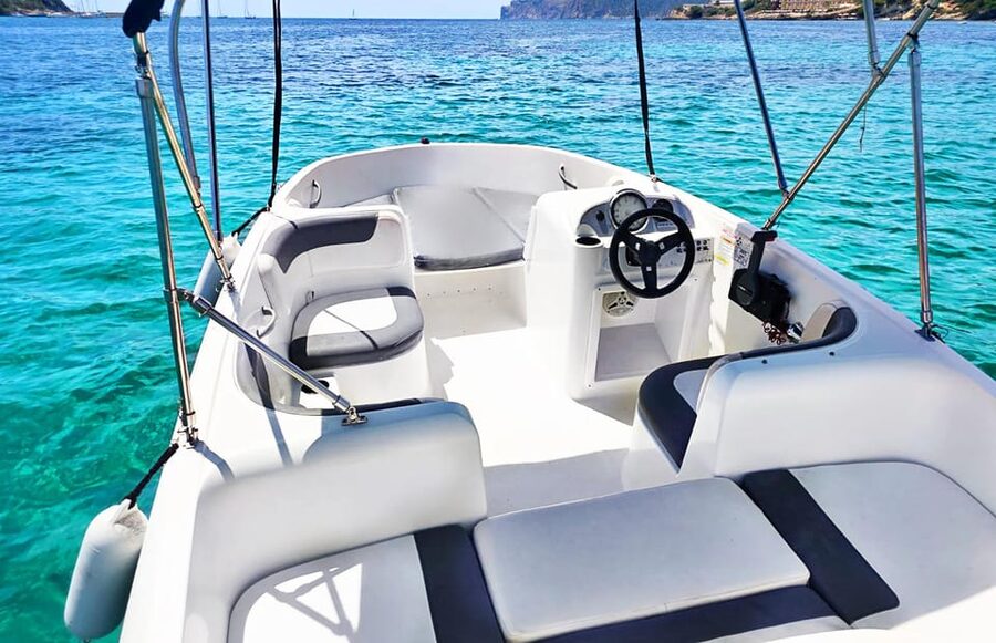 Santa Ponsa: 2-8 Hour Boat Rental (No License Needed) - Getting to the L-Shaped Pier at Playa Grande (And Not Getting Flustered)