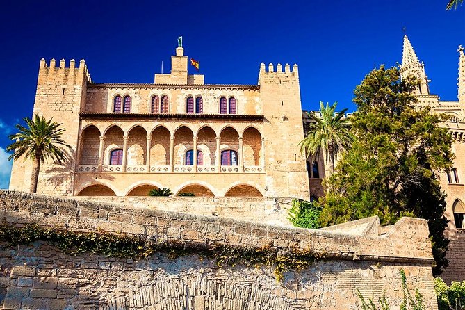 Self-Guided Audio Tour - The Kingdom of Mallorca - The legend of the angel on the Cathedral building