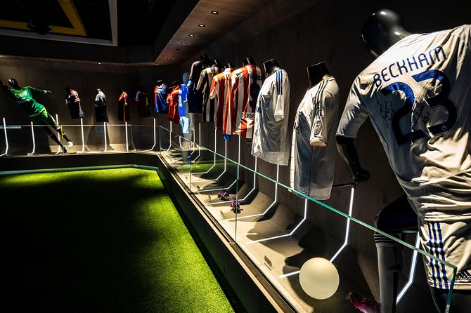 Skip the Line: Rafa Nadal Museum Xperience - The F1 simulator and the downhill mountain-bike moment