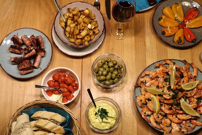 Spanish Cooking Class Palma meals+drinks 7 dishes Full meals - The 3-hour rhythm, where you cook and taste in turns